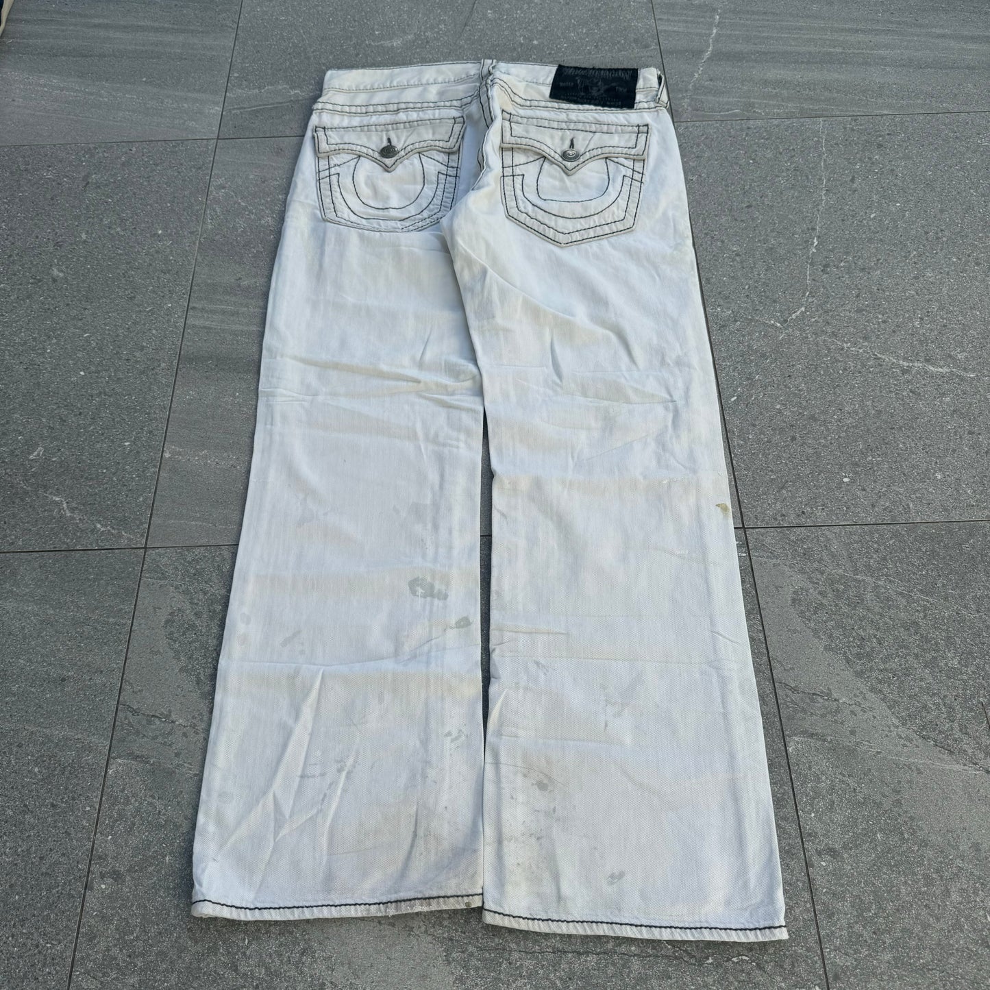 white trueyz - 36x31”