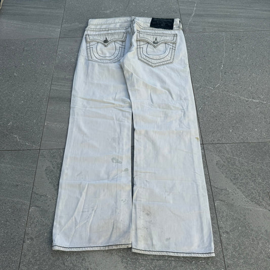 white trueyz - 36x31”