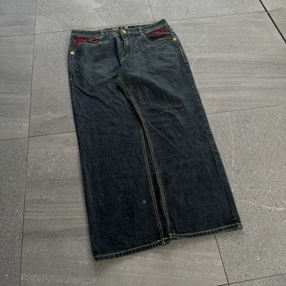 clench back hits - 37x31”