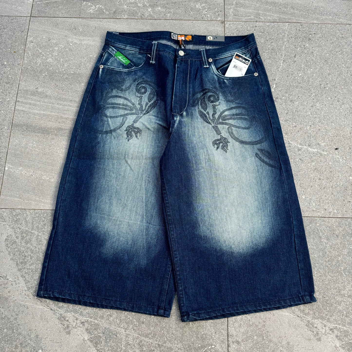 insaneeeee deadstock akademiks - sizes 36-40”