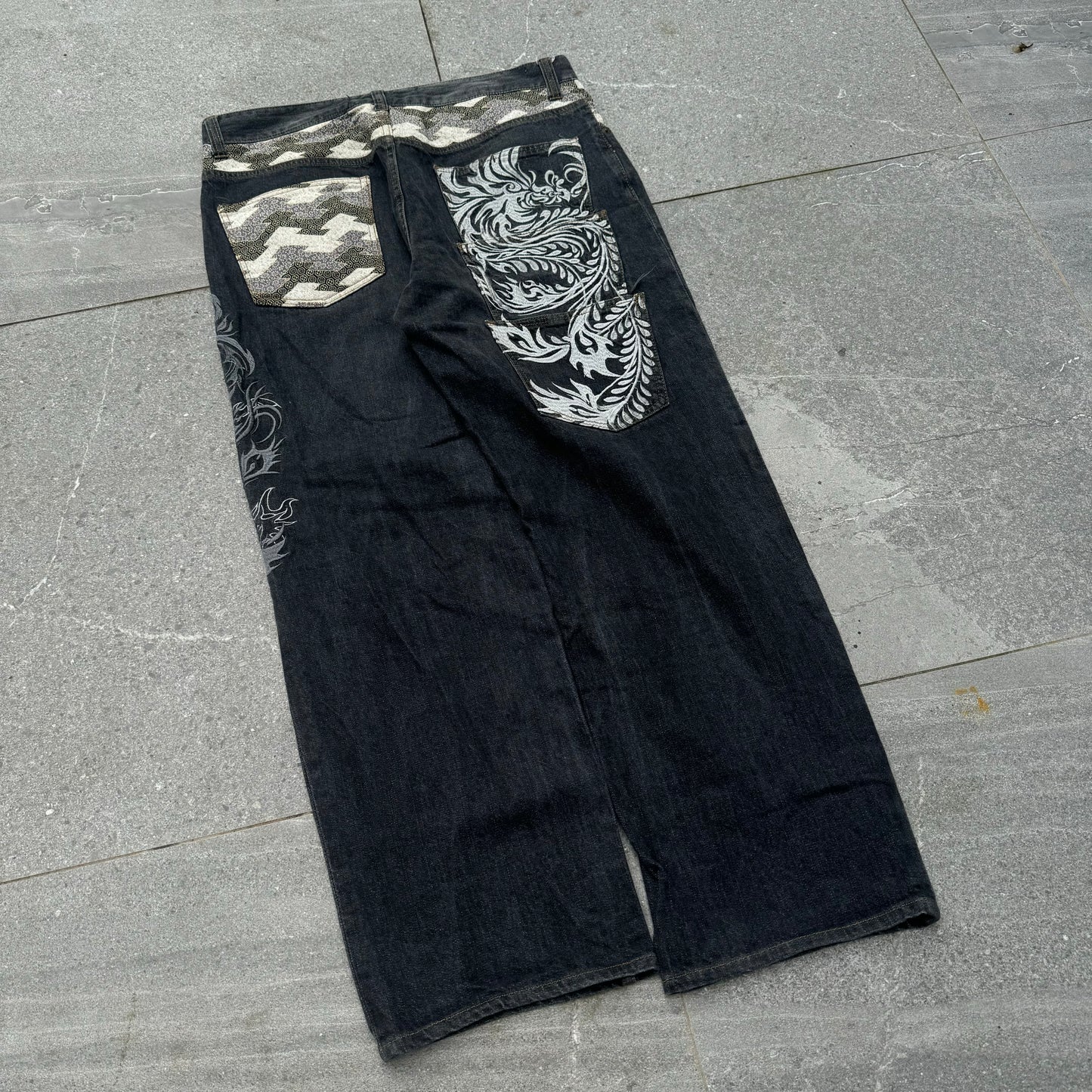 HARDDD buten multi pockets - 36x30”