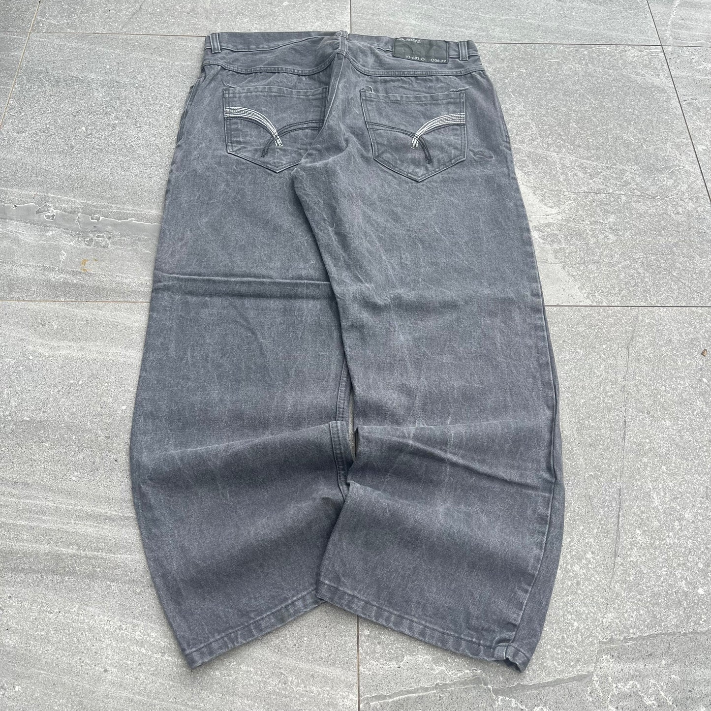 stonewash rocawears - 40x32”