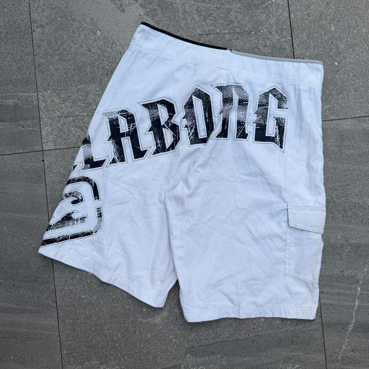 perfect long fit billabong boardies - 32”