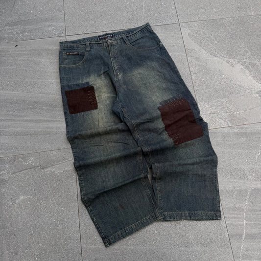 fade on these is so mf sexy - 38x31”