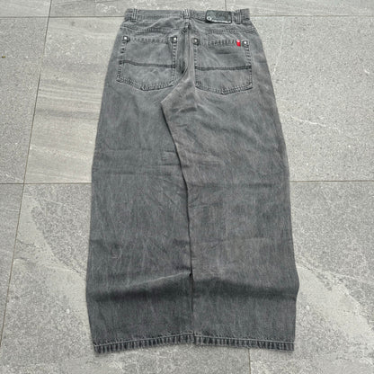 southpole redtabs - 34x31”