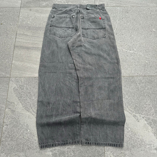 southpole redtabs - 34x31”