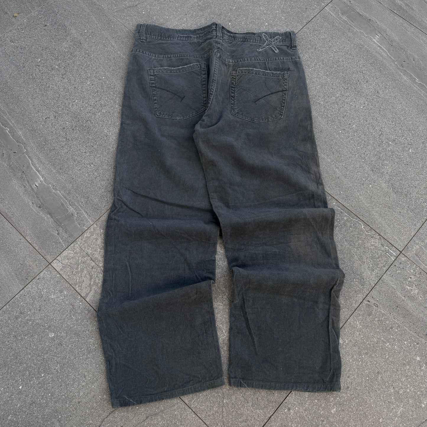 bbbbbeautiful corduroy billabongs - 38x30”