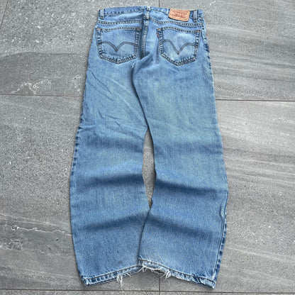 these are soo gooooooooooooood 😫😫😫 levi 517 bootcuts - 32x30”