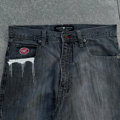 ecko graffiti’s 💯 34x33”