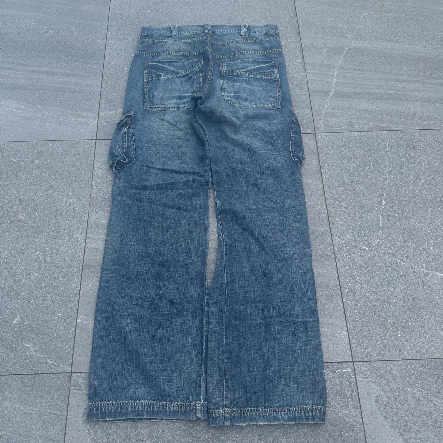 genuinely fucking beautiful bootcut cargos - 33x33”