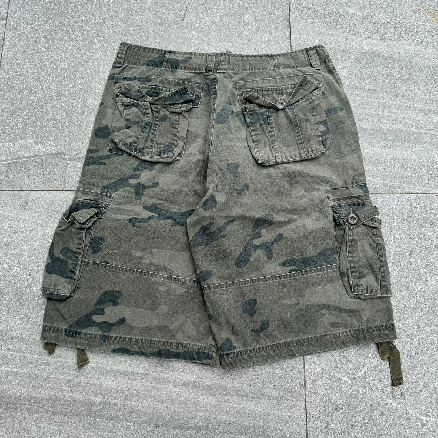 abercrombie and fitch camo shorts - 34”
