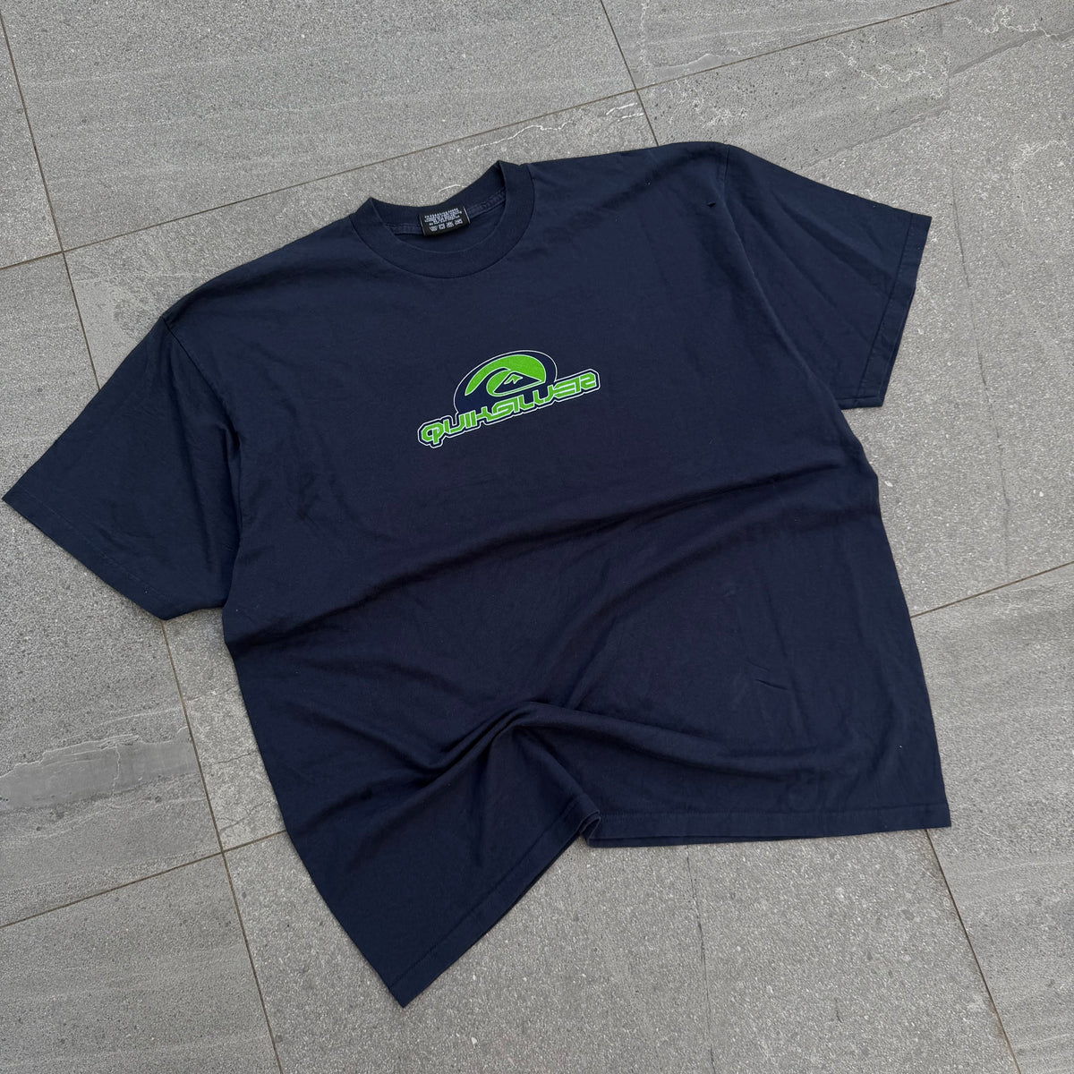 TS SO TUFFFFF - quiksilver size XL