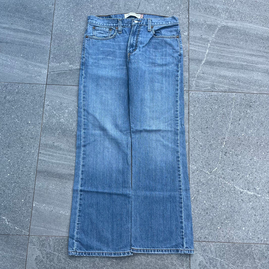 oh. my . god . these are actually pristine . levi 527 low bootcuts - 32x30”
