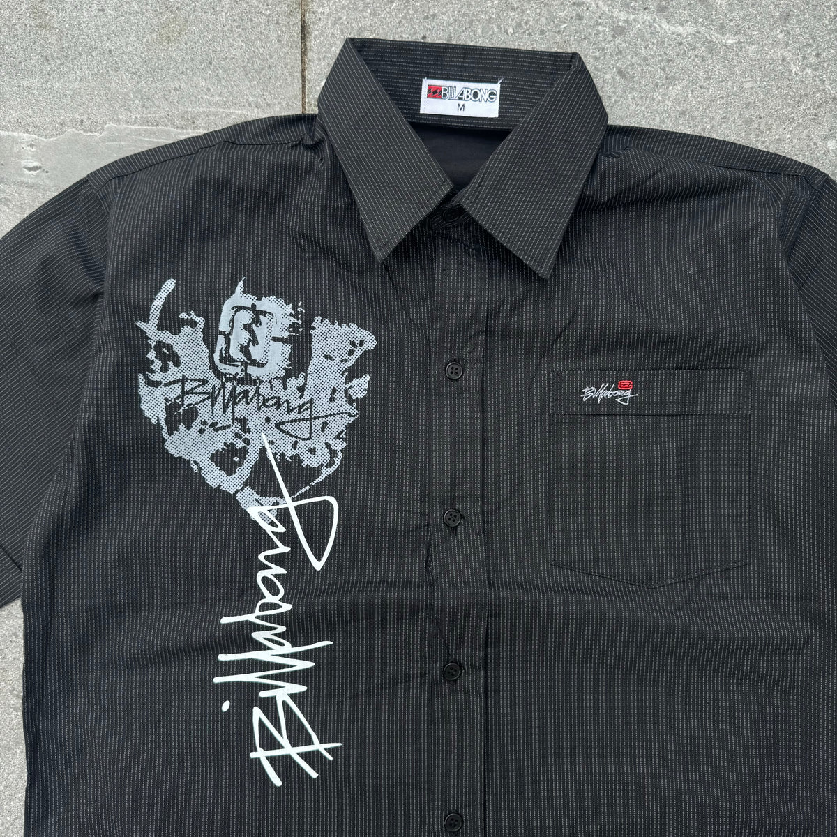 billabong script shirt - M