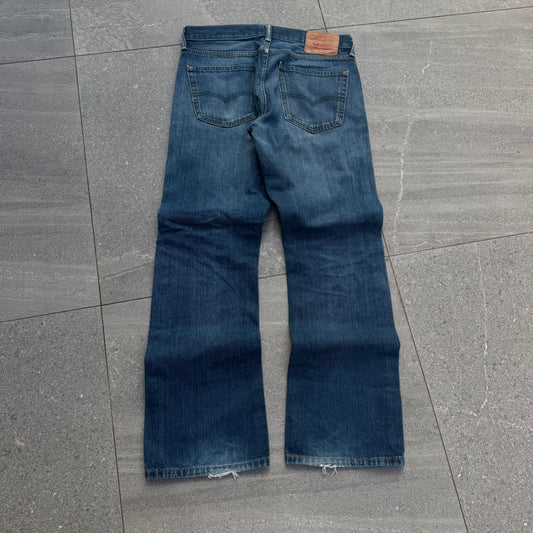 beautiful dark wash levi’s - 32x30”