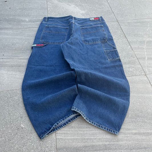 massive tommy jeans - 40x28”