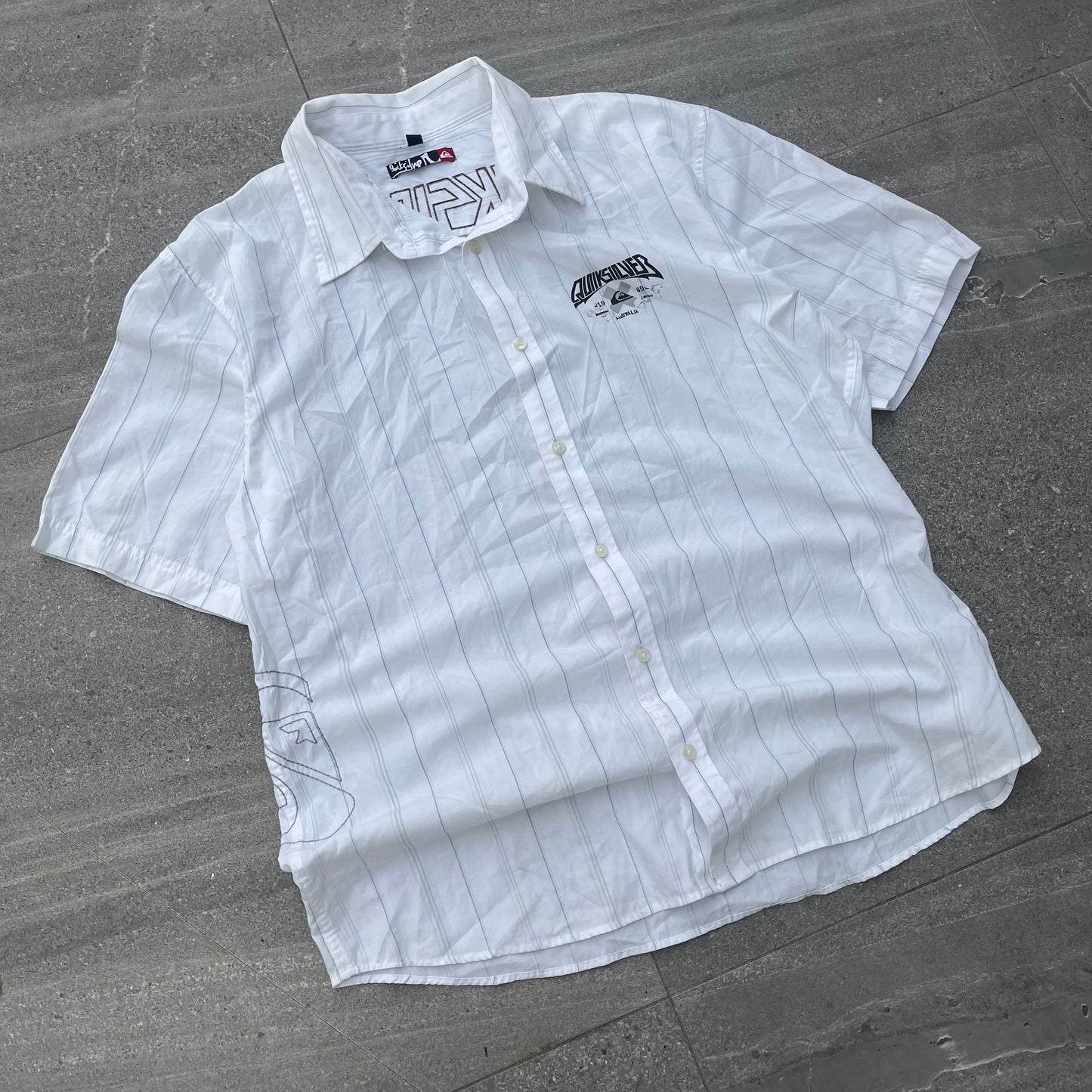 oh my god ts is beautiful. quiksilver button up - L