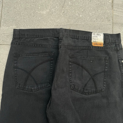 hugeeee pelle pelle - 44x32”