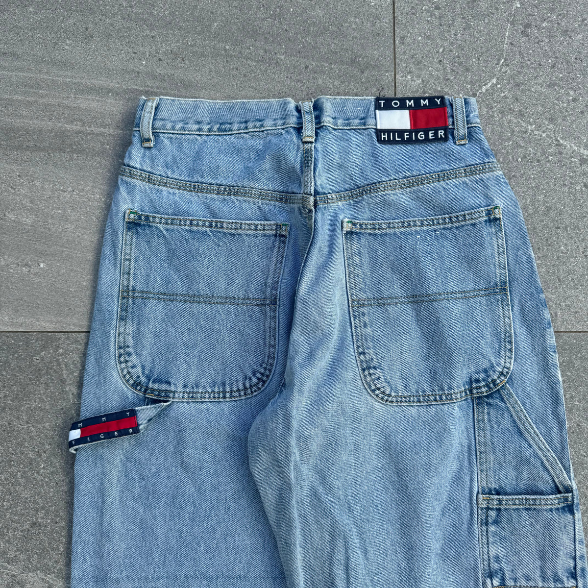 tommy classics - 30x30”