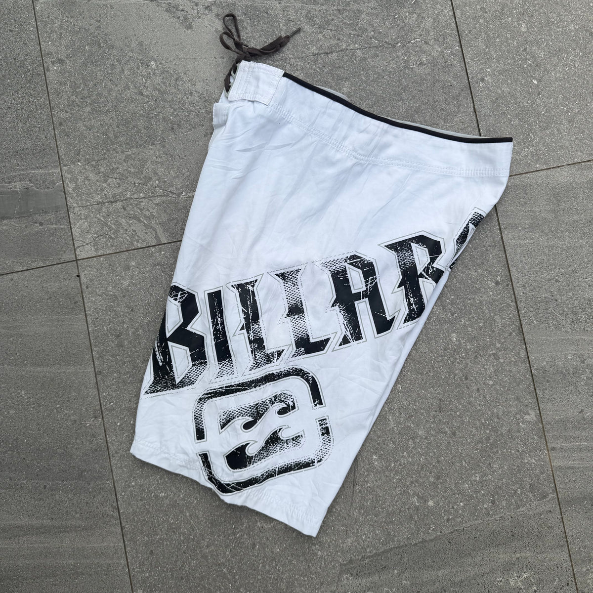 perfect long fit billabong boardies - 32”