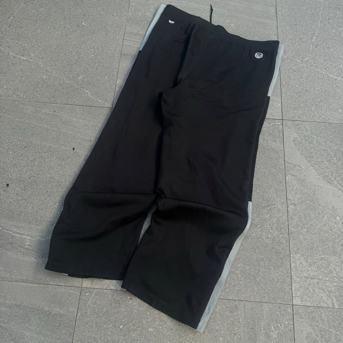 clean panelled nikes - 40x32”