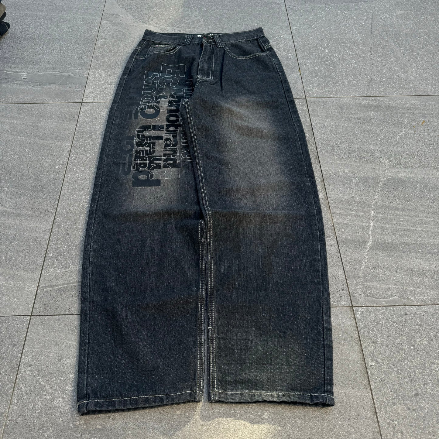 ecko front hits - 30x30”