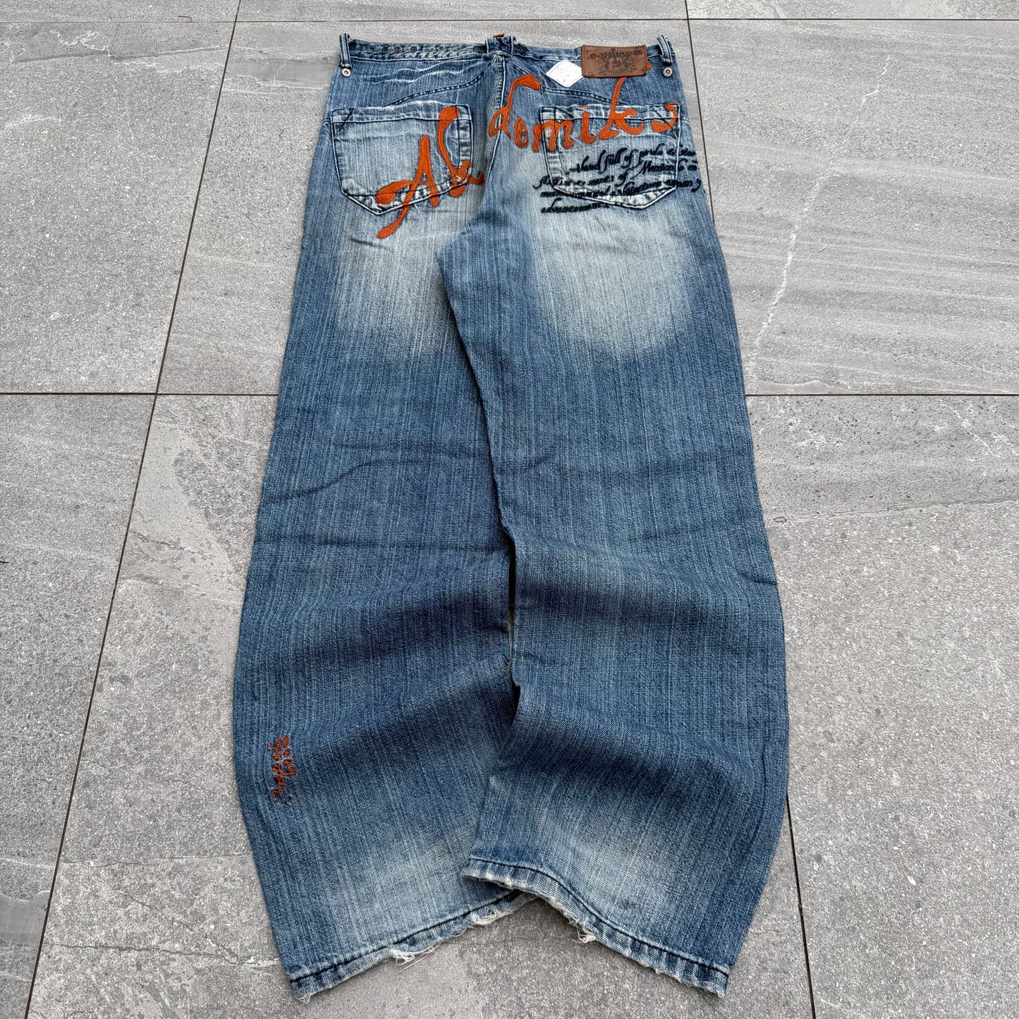 PEAAAAAK akademiks - 32x30”