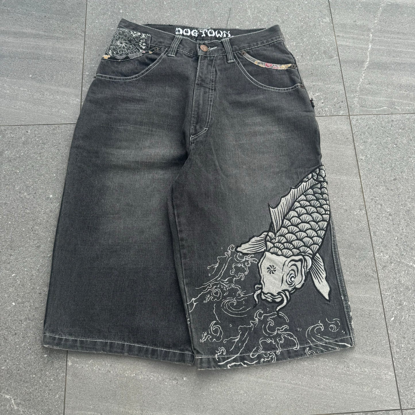 goat dogtowns - 32x15.5”