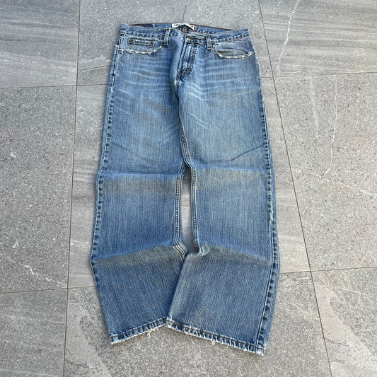tidy tidy tidyyyyy levi 527 low bootcut - 32x30”