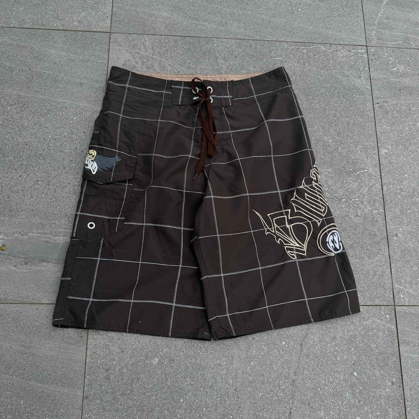 billabong designed used to smoke meth and work 18 hour days to make ts - 32”