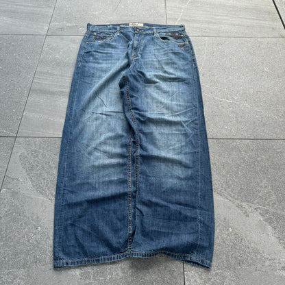 beautiffffullll embroidery on these ecko skulls - 38x31”