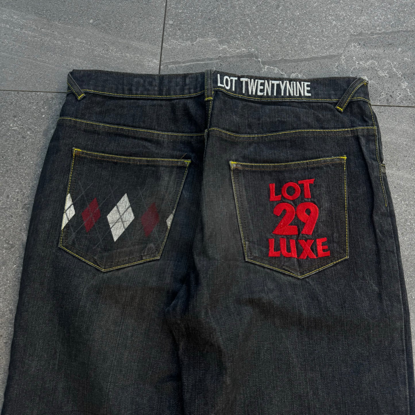 lot29 daffy duck jeans - 34x34”