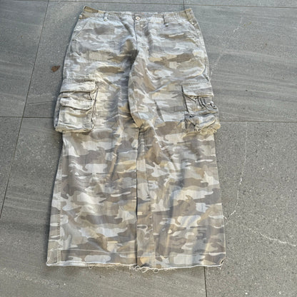 sand camo fox jeans - 36x30”