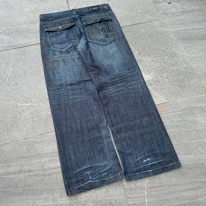 just woke up now i’m locking back in 38x33” raw denim