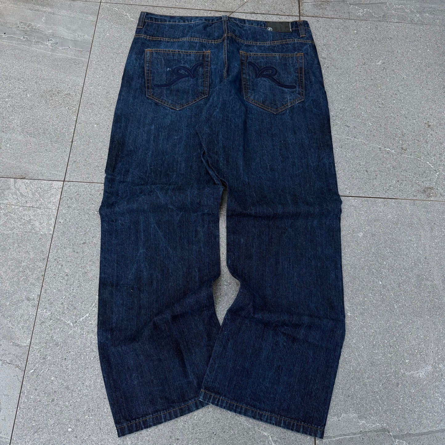 tidy lil rocawear pair - 38x34”