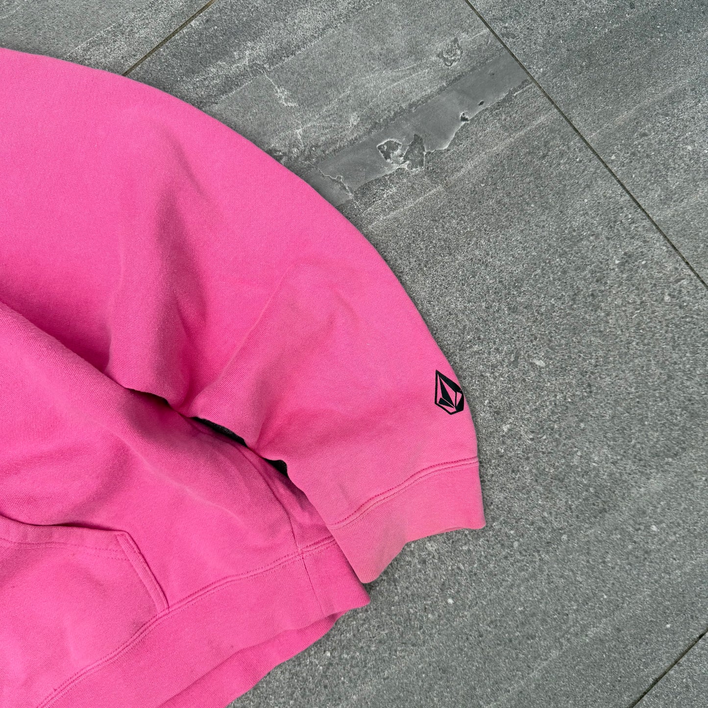 pink volcom hoodie (so tuff) - L