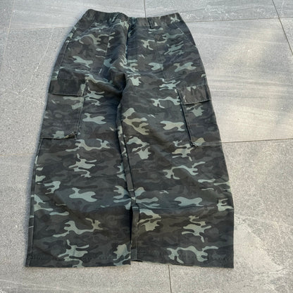 fattest camo pants i’ve ever seen - 36+ (elasticated waist)