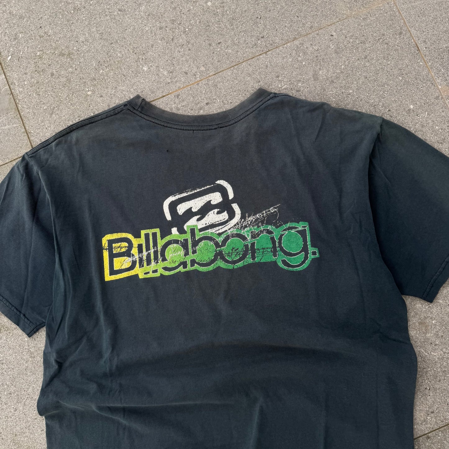 perfectly faded billabong tee - XL