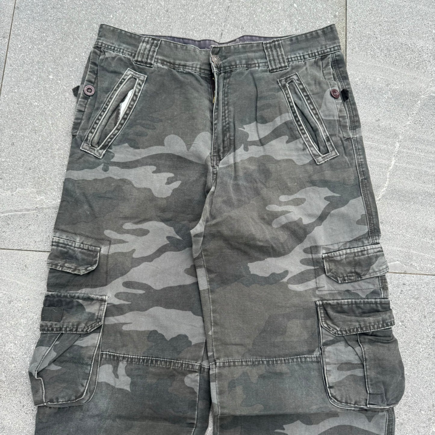 beautiful dark camo beaters - 34x34”