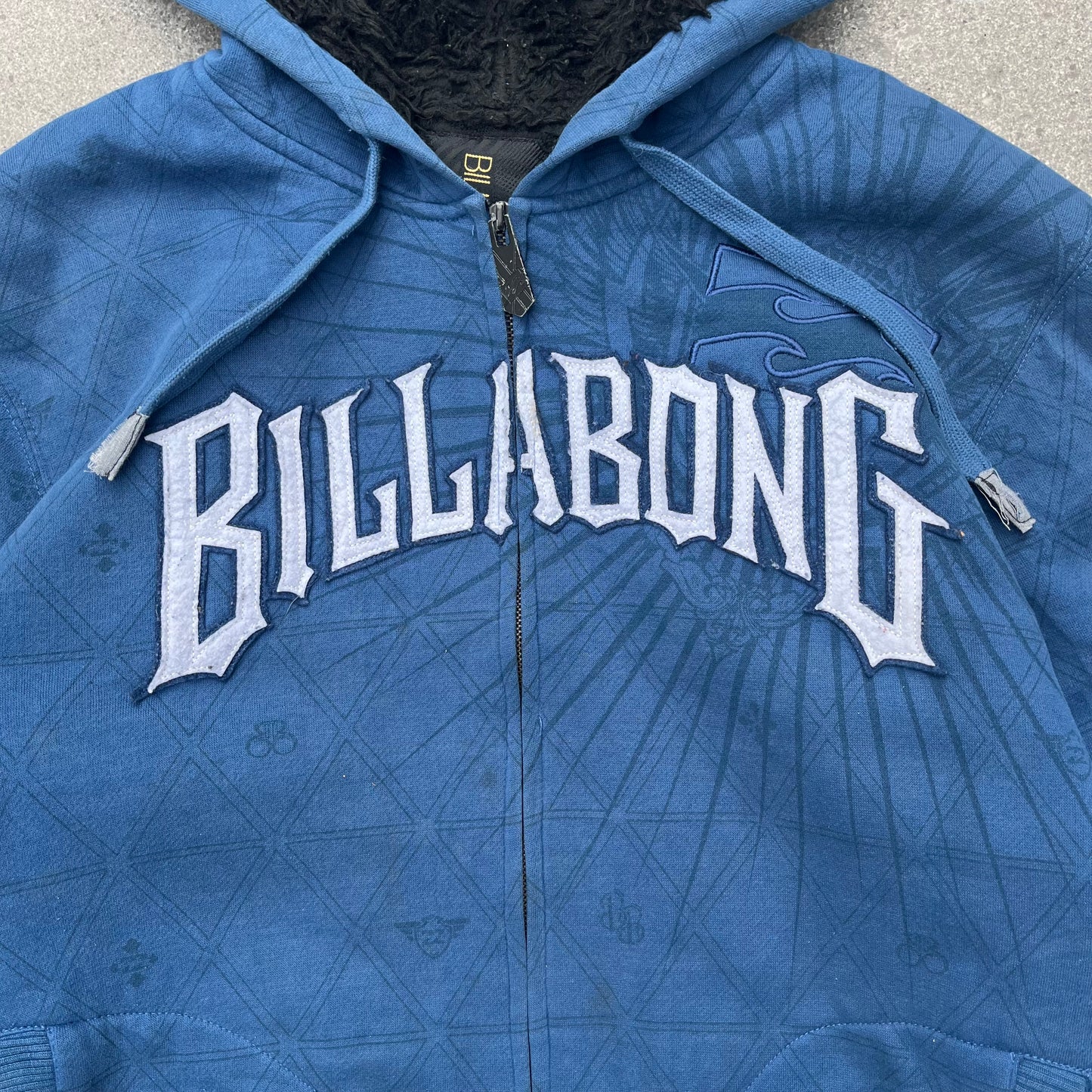 cozy billabong spellout zip - L