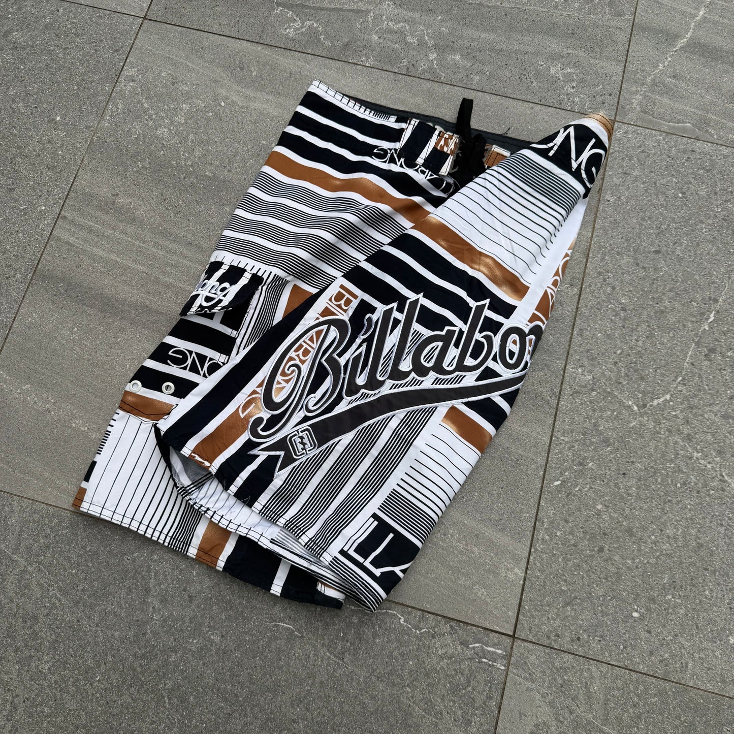 billabong x green day boardies - 33”