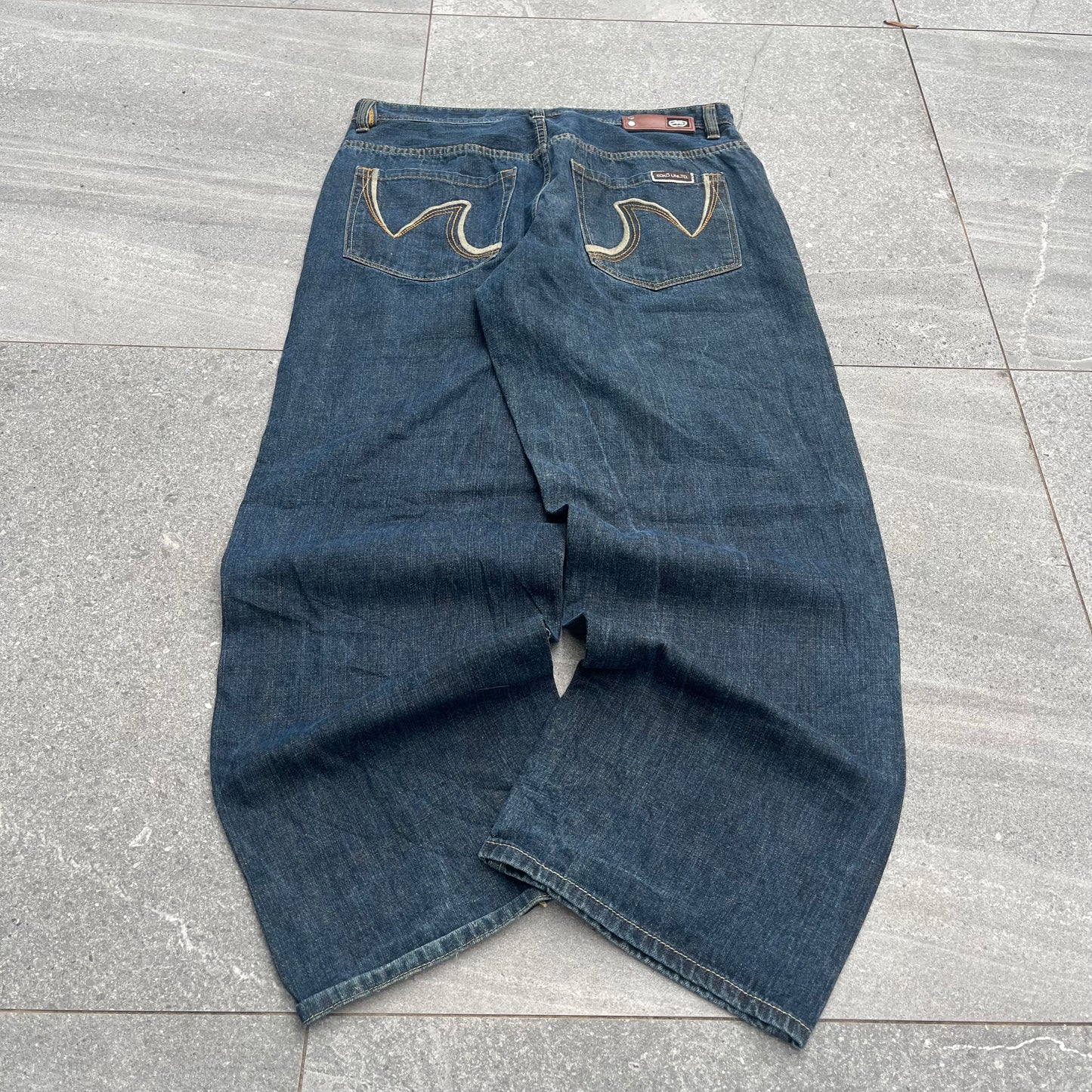 dark wash eckos - 32x30”