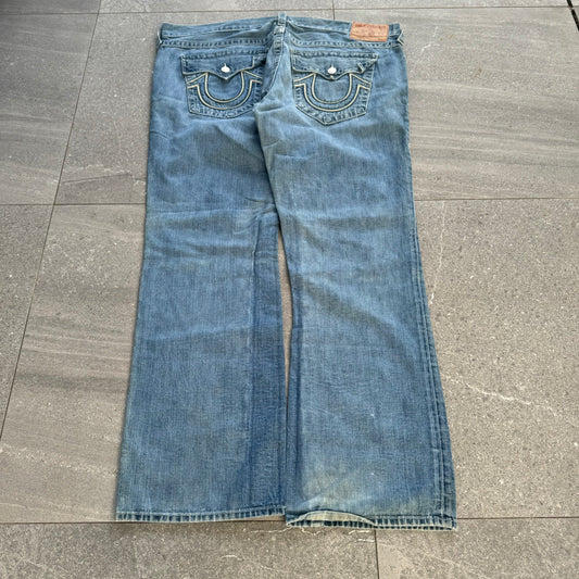 huge ass trueys - 44x35”