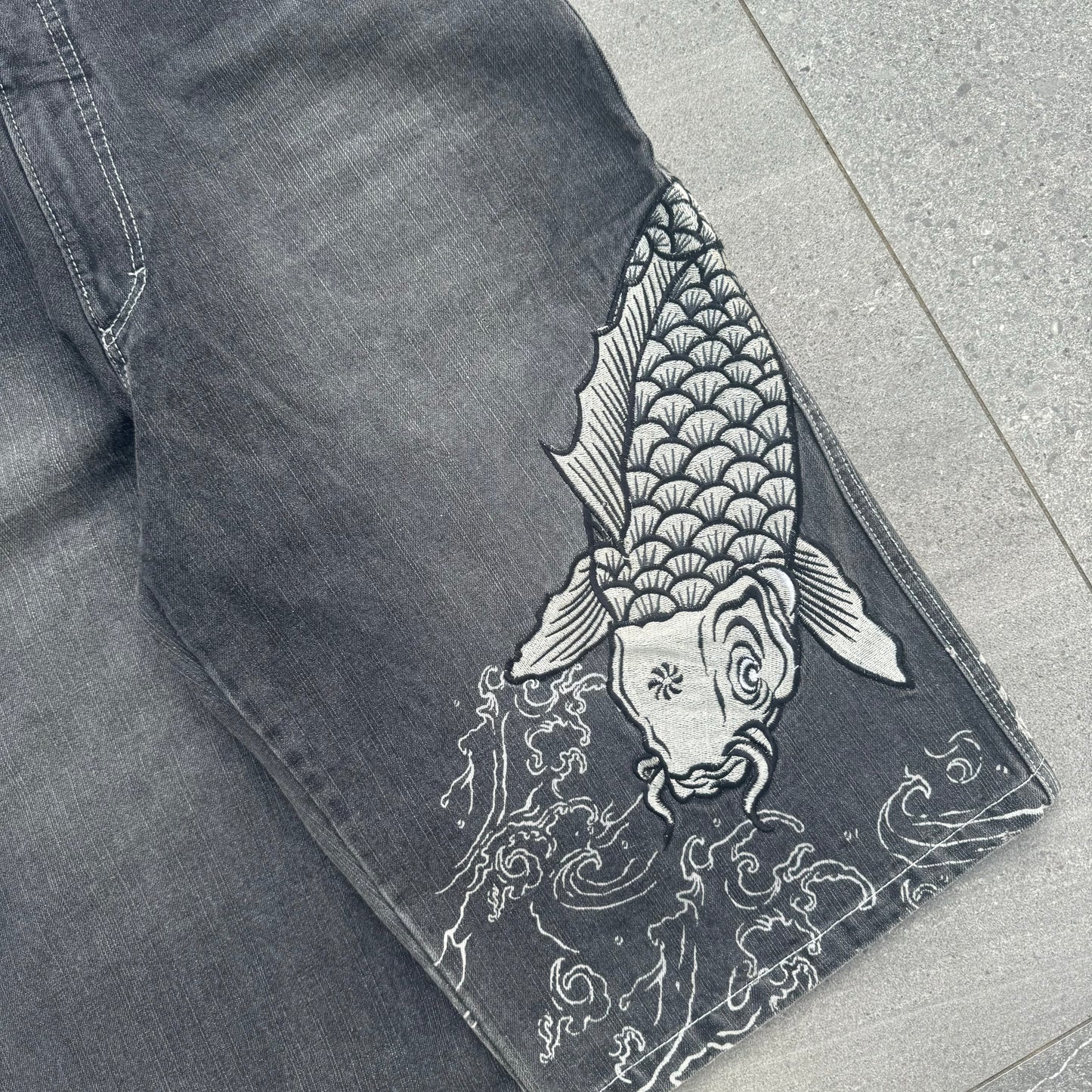 goat dogtowns - 32x15.5”