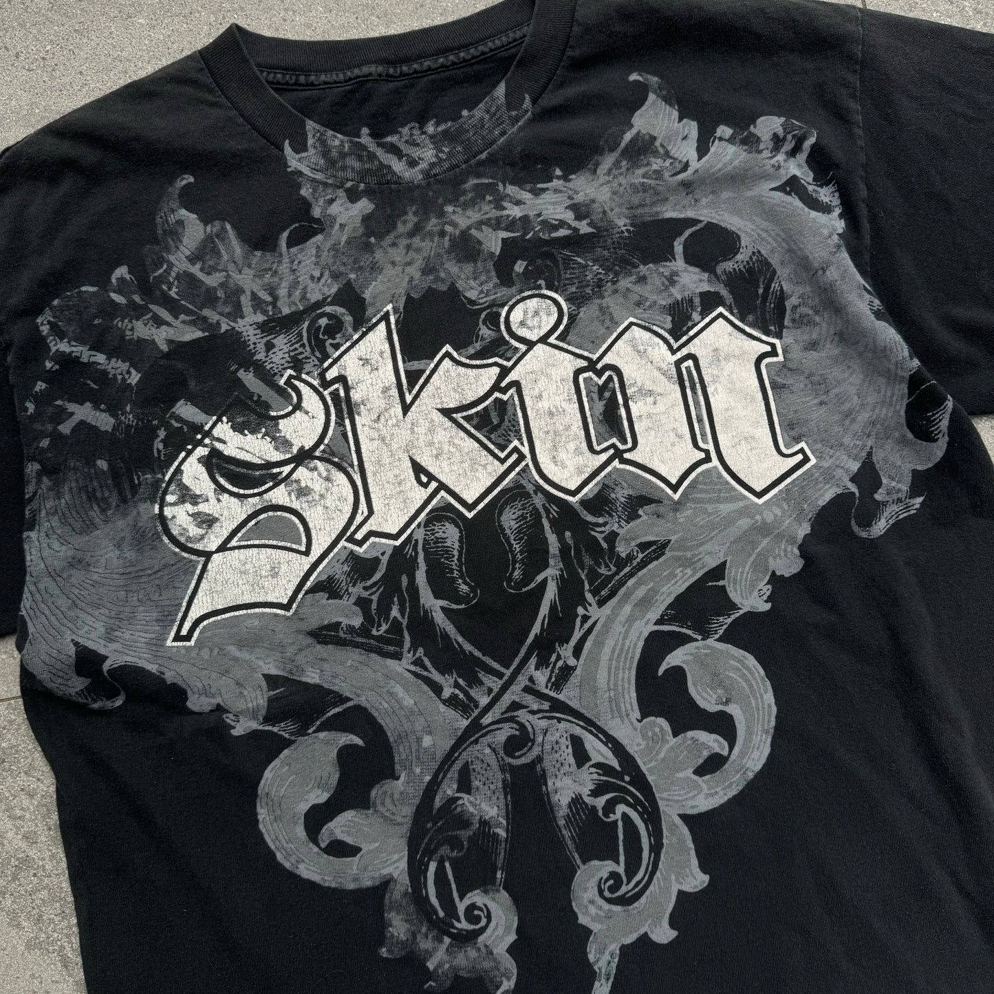 skin industries tee - L