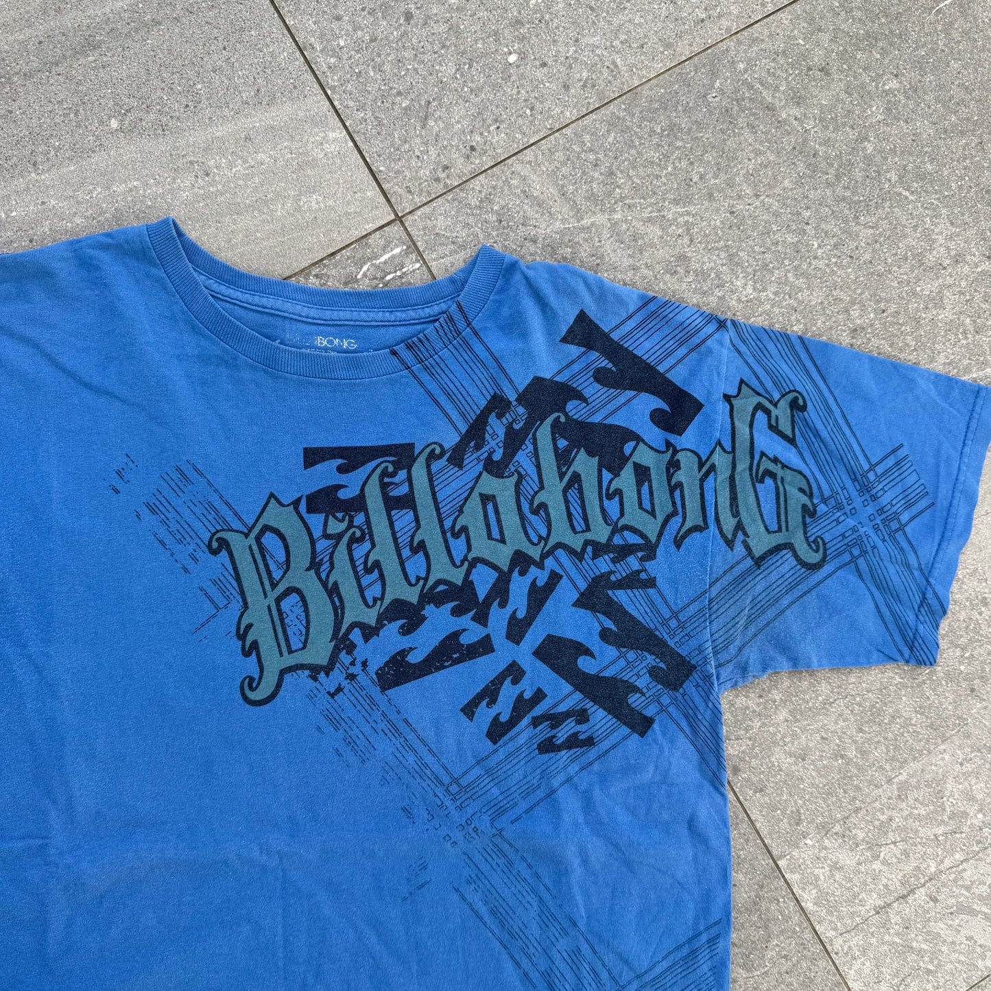 BEAST billabong shoulder hit tee - M