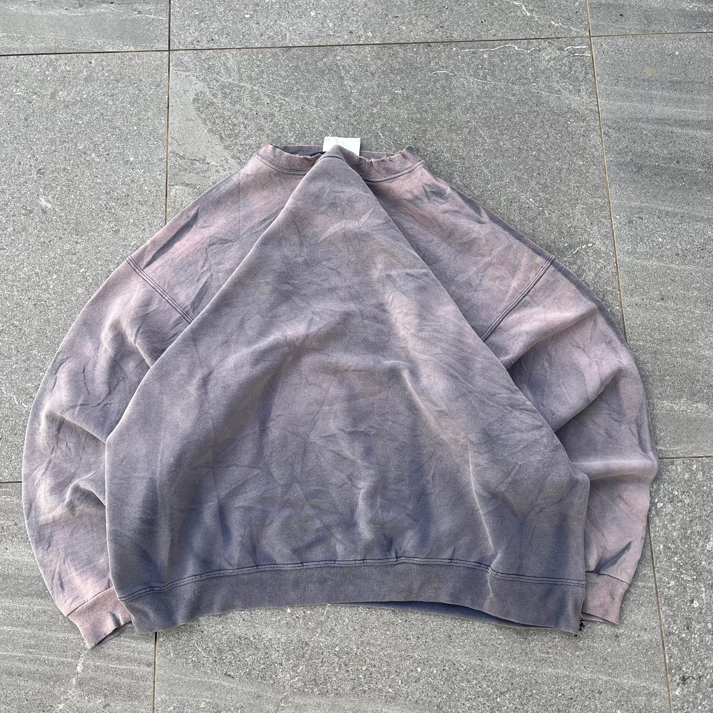 woooowww the wash on this crewneck too good - XL