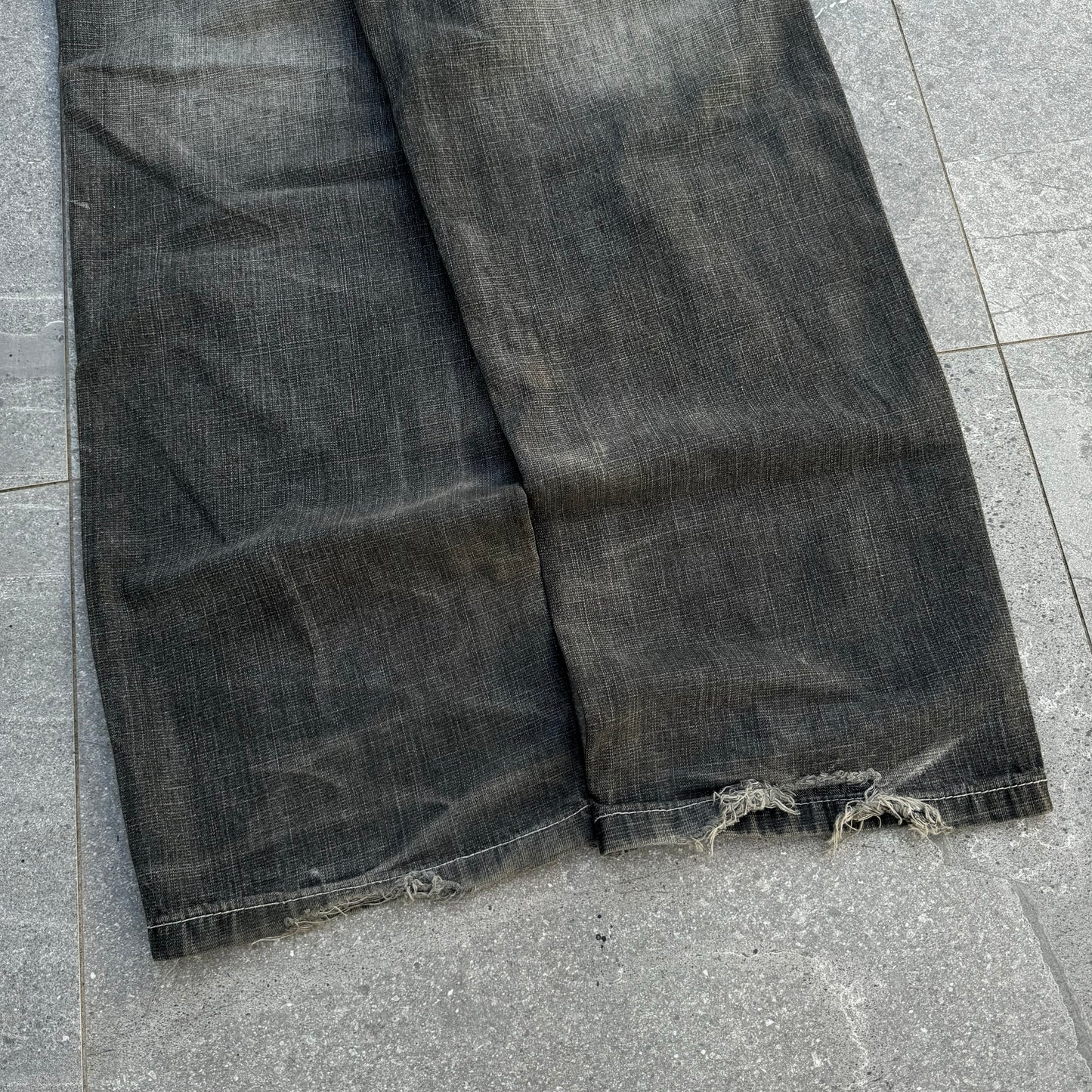southpole red tabs - 34x34”
