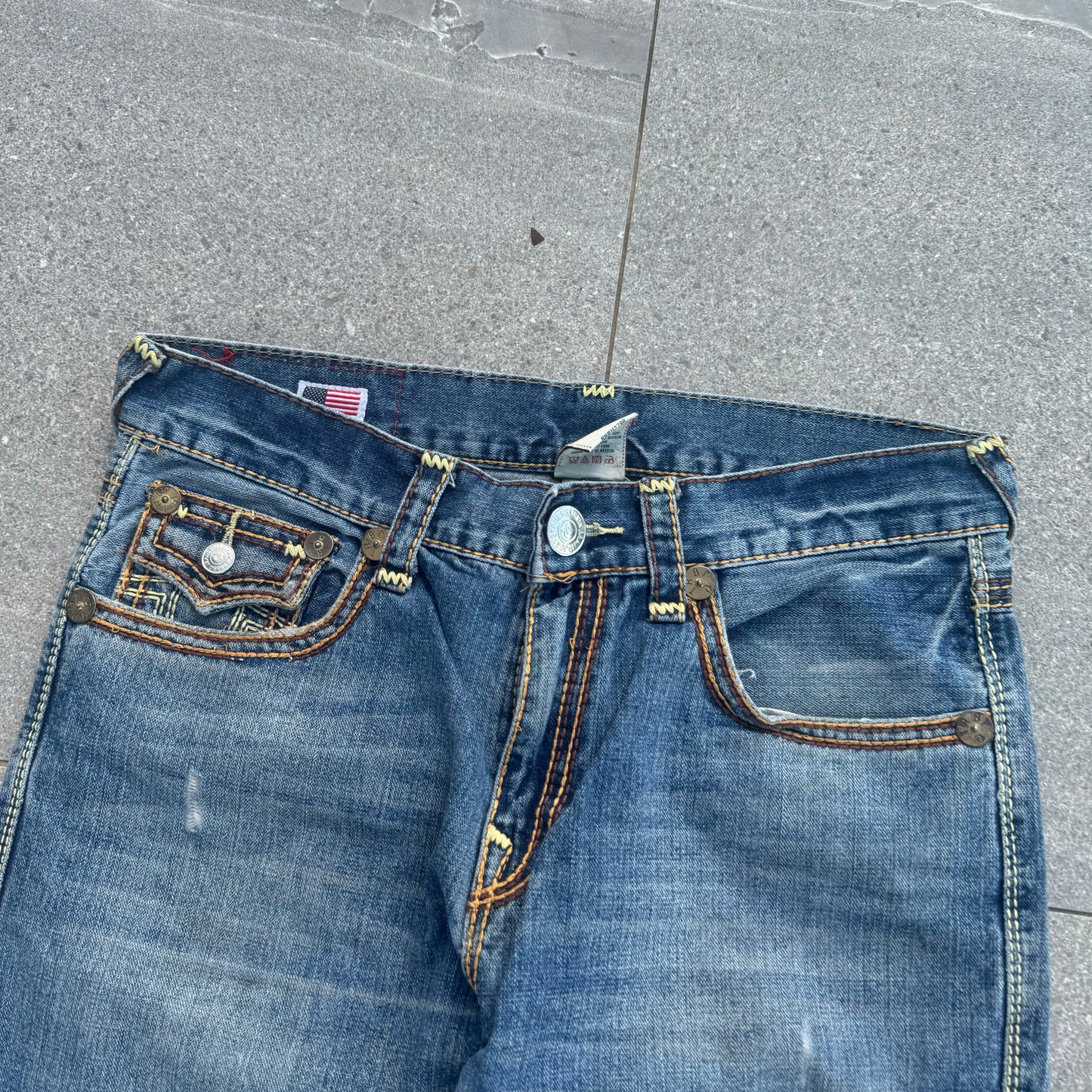 brown thread trueys !!!! 36x33”