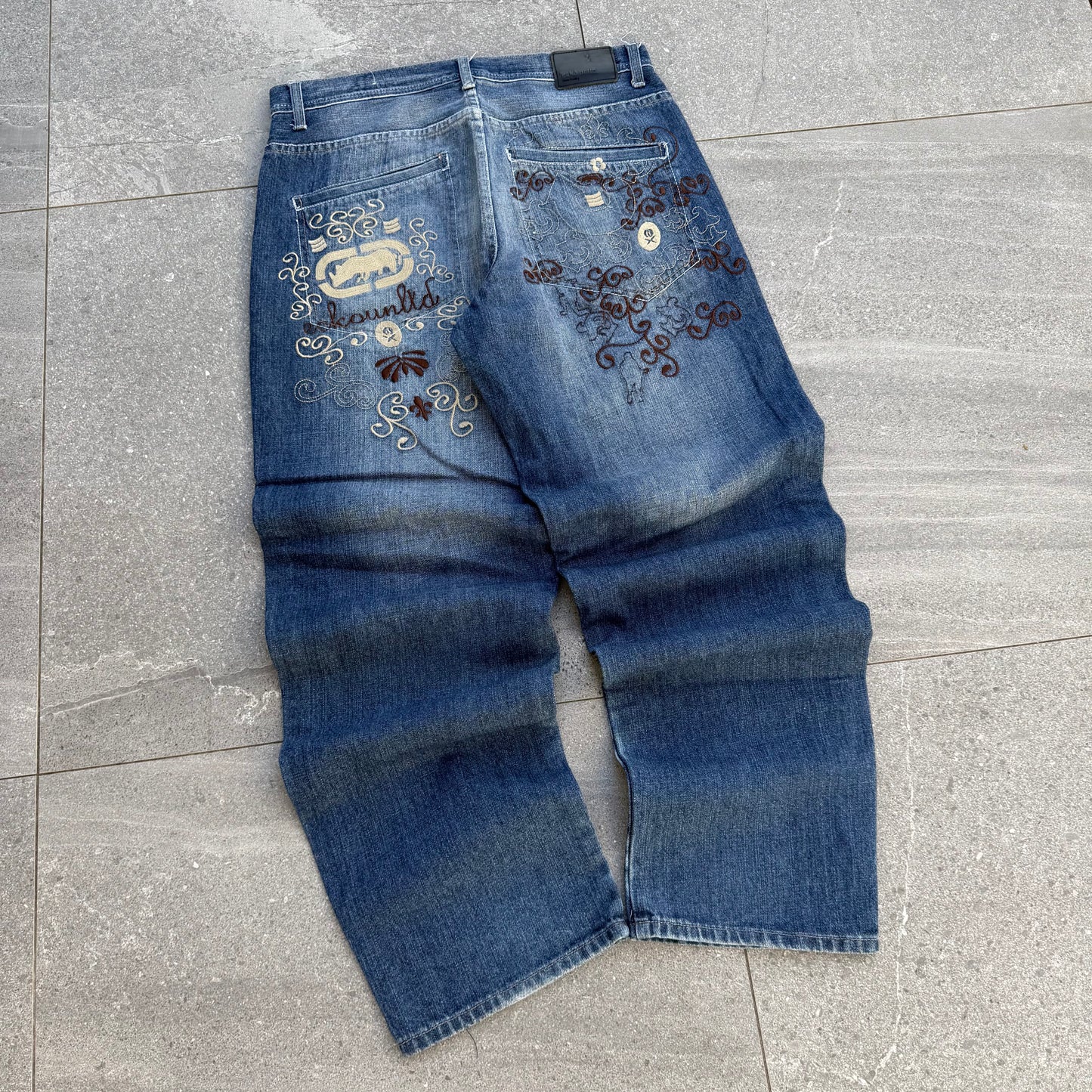 ecko embroidered backhits - 34x34”